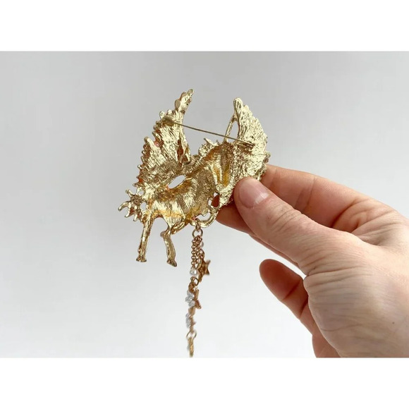 Gold Toned, Pink & Orange Enamel Vintage Faux Pearl Dangle Pegasus Horse Brooch - Picture 7 of 8